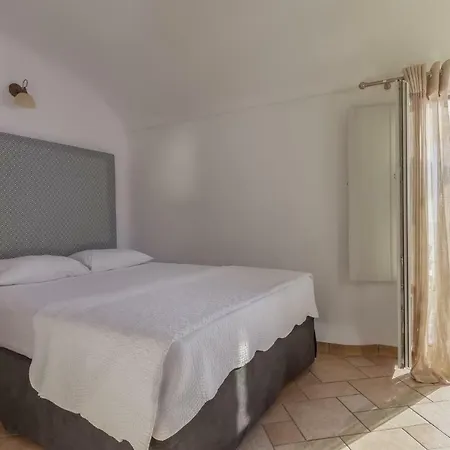 ミラボ ヴィラス フィロステファニ