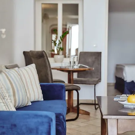 Mirabo (adults Only) * Φηροστεφάνι